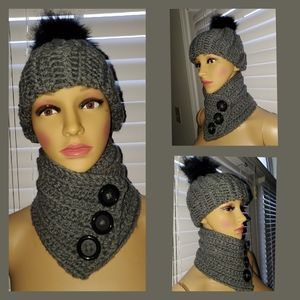 Pompom hat and neckwarmer set